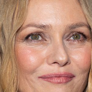 En effet, elle avait collaboré avec Olivier Caillart au cours de sa carrière, tout comme...

Vanessa Paradis assiste à la première du film 'Dis moi juste que tu m'aimes' au Pathe Wepler le 06 février 2025 à Paris, France. Photo by Nasser Berzane/ABACAPRESS.COM