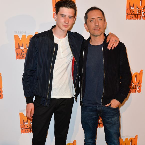 Une naissance qui fait donc la fierté de la famille Elmaleh.

Gad Elmaleh et Noé Elmaleh © Coadic Guirec/Bestimage