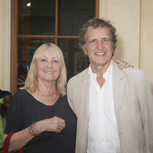 Exclusif - Julie, Gérard Leclerc lors de la soirée Focus Cameroun 2, un voyage culturel, par Nathalie Garçon à la Galerie Vivienne à Paris le 10 juillet 2023
© Jack Tribeca / Bestimage