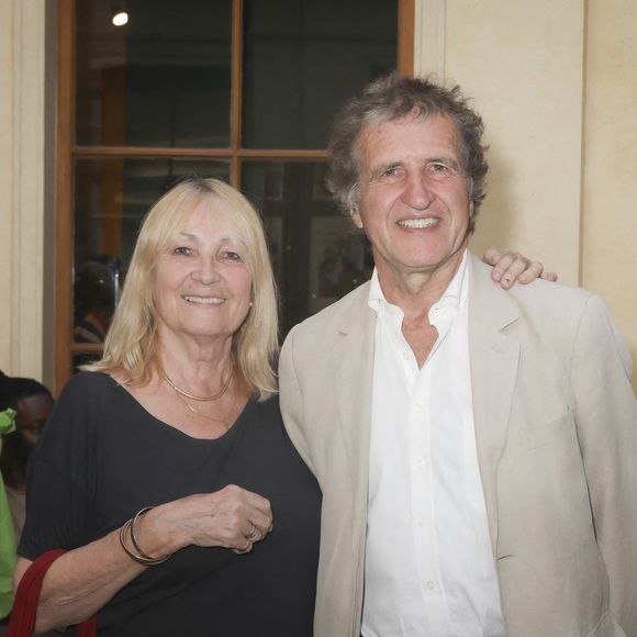 Exclusif - Julie, Gérard Leclerc lors de la soirée Focus Cameroun 2, un voyage culturel, par Nathalie Garçon à la Galerie Vivienne à Paris le 10 juillet 2023
© Jack Tribeca / Bestimage