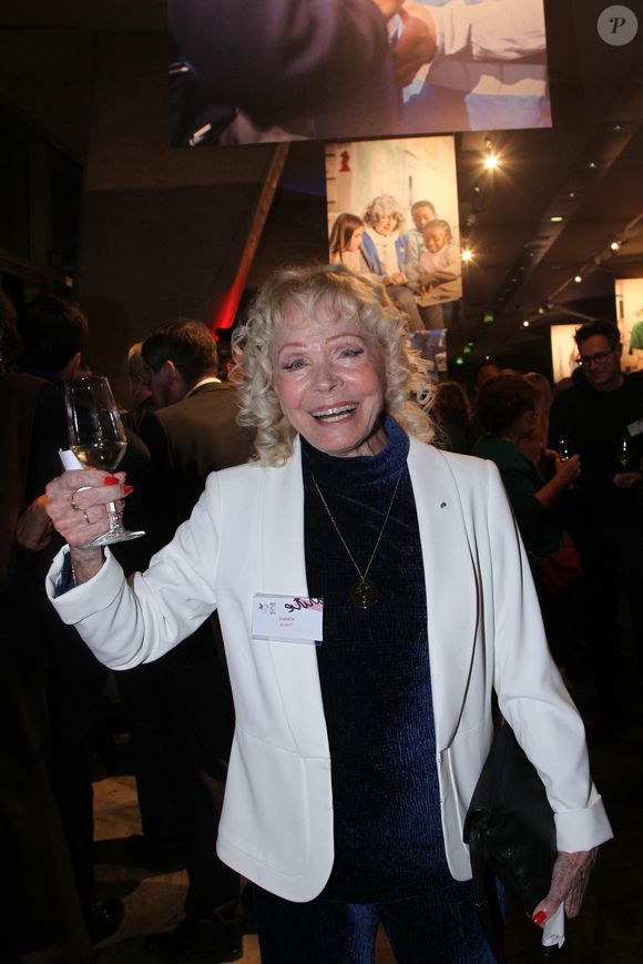 Elle propose un spectacle intimiste mêlant souvenirs, chansons et anecdotes personnelles.

Isabelle Aubret lors de la soirée des 80 ans du Secours Populaire à l'Unesco, Paris le 3 décembre 2025.

© Philippe Baldini / Bestimage