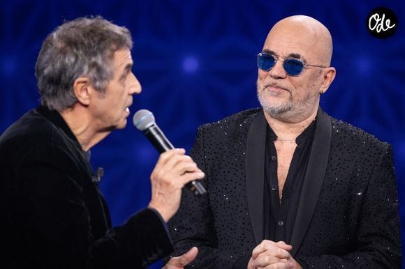 Pascal Obispo, Julien Clerc lors de l'enregistrement de l'émission "La Boîte à secrets", présentée par F.Bollaert et diffusée le 2 janvier 2026 sur France 3, dans les studios du Lendit à Saint-Denis, France, le 1er décembre 2025. © Cyril Moreau/Bestimage