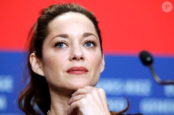 Mais aujourd’hui, son fils, âgé de 14 ans, a grandi 

Marion Cotillard - Conférence de presse du film "The Ice Tower" lors de la 75ème édition du festival international du film de Berlin (La Berlinale 2025), le 16 février 2025.  © Action Press / Bestimage