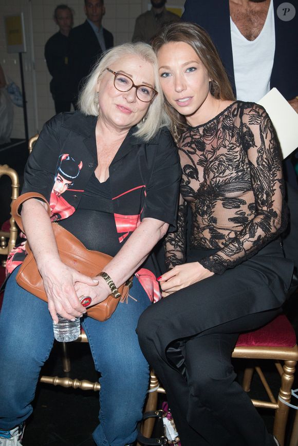 Josiane Balasko et Laura Smet - People au défilé de mode "Jean Paul Gaultier", collection Haute-Couture automne-hiver 2015/2016, au siège de la marque Jean-Paul Gaultier à Paris, le 8 juillet 2015.