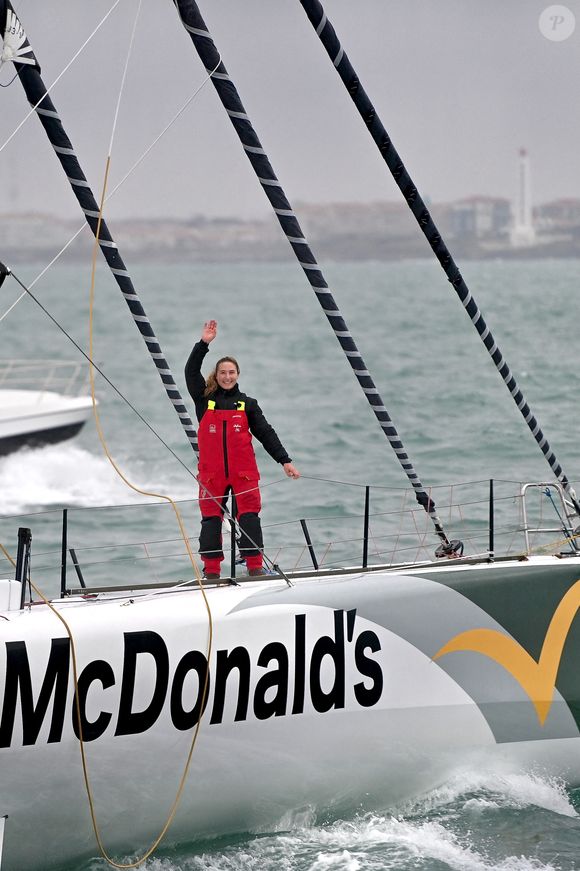 La skipper française Violette Dorange célèbre sur son monocoque Imoca Devenir sa 25e place dans la 10e édition du Vendée Globe, course à la voile en monocoque autour du monde, aux Sables-d'Olonne, dans l'ouest de la France, le 9 février 2025. Photo by Franck Castel/ABACAPRESS.COM