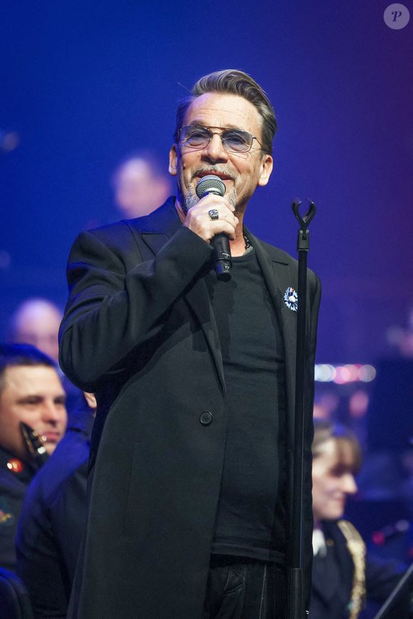 En rémission aujourd'hui, le chanteur sait combien sa condition reste fragile. "C’est pour ça qu’on l’appelle le crabe, elle reste accrochée" déclarait-il dernièrement...

Le chanteur Florent Pagny se produit lors d'un concert de charité, Sentinelles D'Un Soir, organisé par le Gouverneur Militaire de Paris au profit des Bleuets de France, des soldats blessés et des victimes du terrorisme à la Salle Pleyel à Paris, France, le 30 mai 2024. Photo by David Boyer/ABACAPRESS.COM