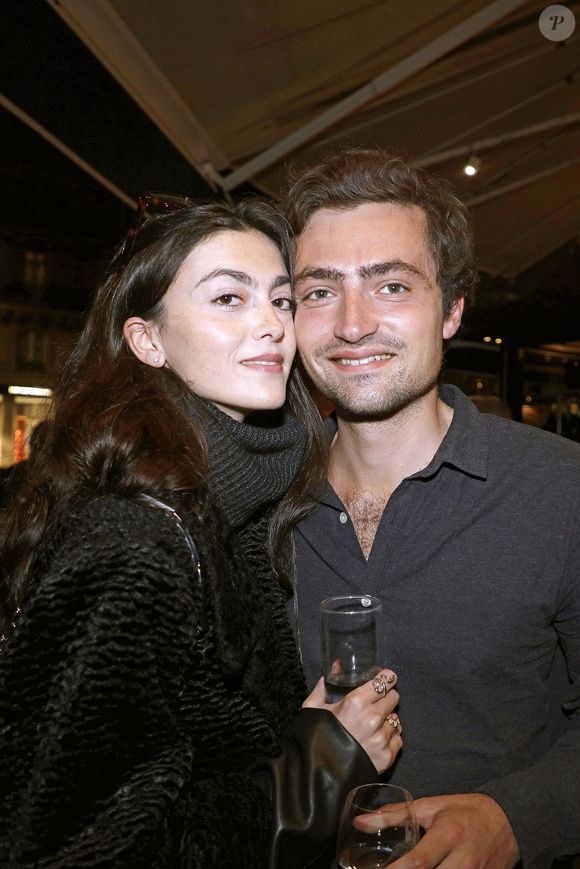 Nathan Devers et sa compagne Anael Maman lors de la soirée des 140 ans de légende des Deux Magots et vernissage de l'exposition "140 ans d'esprits créatifs à Saint-Germain-des-Prés" à Paris le 29 avril 2024. © Cédric Perrin / Bestimage