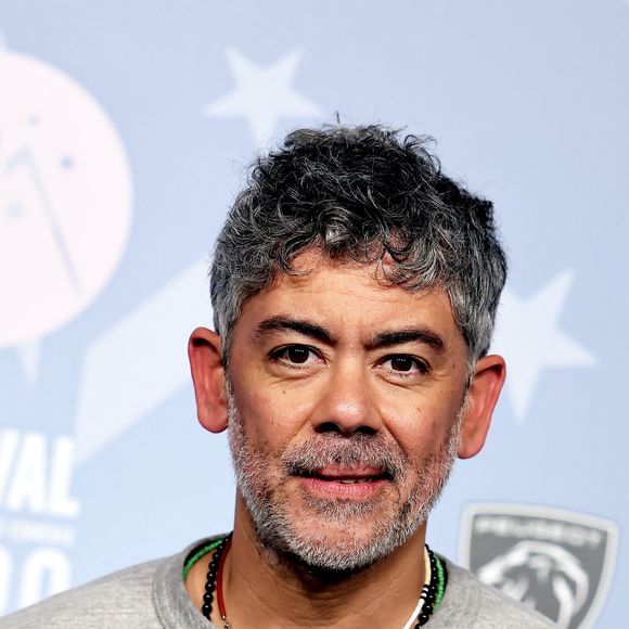 Manu Payet, 50 ans, est désormais heureux de mieux se comprendre, de pouvoir l’expliquer et de porter un regard plus compréhensif sur son comportement.

Manu Payet - Tapis rouge lors du 29ème Festival International du Film de Comédie de l'Alpe d'Huez le 21 Janvier 2026. © Dominique Jacovides/Bestimage