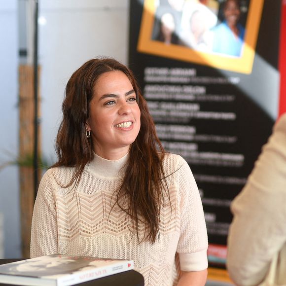 Exclusif -  A l'occasion du 78ème Festival International du Film de Cannes et dans le cadre de la 21ème edition de "Cannes fait le Mur ", Anouchka Delon, le Humann Prize et la Mairie de Cannes s'unissent à la FNAC pour rendre un hommage à l illustre acteur français Alain Delon à travers une exposition de photos "Delon & Elles" dans toute la ville de Cannes le 15 mai 2025. © Lionel Urman/Bestimage