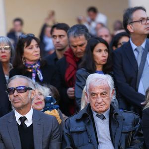 Jean Paul Belmondo et son fils Paul Belmondo lors de la cérémonie d'hommage national en l'honneur du chanteur franco-arménien Charles Aznavour, l'une des plus célèbres stars françaises, décédé à l'âge de 94 ans, dans la cour de l'Hôtel National des Invalides à Paris, France, le 5 octobre 2018. Photo by Hamilton/pool/ABACAPRESS.COM