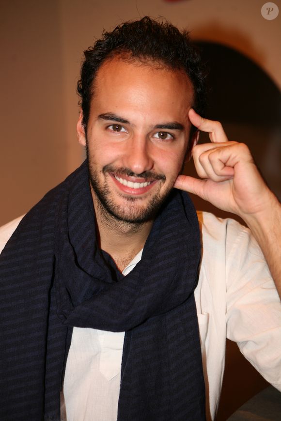 Hugo Leboeuf - Filage de la piece "L'amour est sur le Net" au théâtre Daunou à Paris. Le 19 septembre 2016