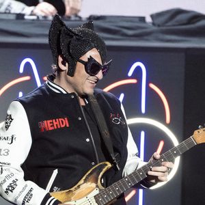Matthieu Chedid se produit sur scène lors d'un hommage à DJ Mehdi aux 40e Victoires de la Musique à La Seine Musicale le 14 février 2025 à Boulogne-Billancourt, France. Photo by David NIVIERE/ABACAPRESS.COM