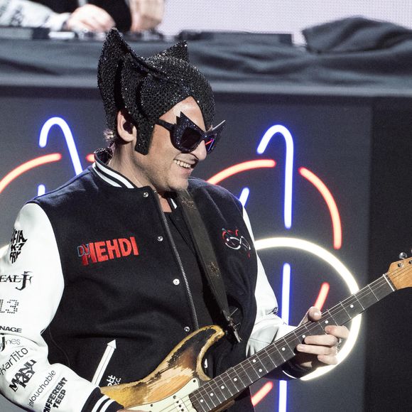 Matthieu Chedid se produit sur scène lors d'un hommage à DJ Mehdi aux 40e Victoires de la Musique à La Seine Musicale le 14 février 2025 à Boulogne-Billancourt, France. Photo by David NIVIERE/ABACAPRESS.COM