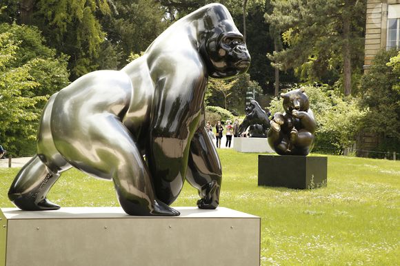 Ce sculpteur animalier d'exception jouissait d'une reconnaissance internationale, avec des expositions à Paris et New York.

 Illustration de l'exposition "Fragiles Colosses" du sculpteur Michel Bassompierre au Jardin des Plantes à Paris. Le 7 mai 2021
© Christophe Aubert via Bestimage
