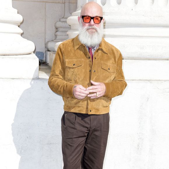 Michael Stipe aux arrivées du deuxième défilé de mode Saint Laurent Prêt à Porter Collection Homme Printemps/Été 2027 lors de la Fashion Week de Paris à la Bourse de Commerce - Pinault Collection, à Paris, France, le 23 juion 2026. © Olivier Borde/Bestimage