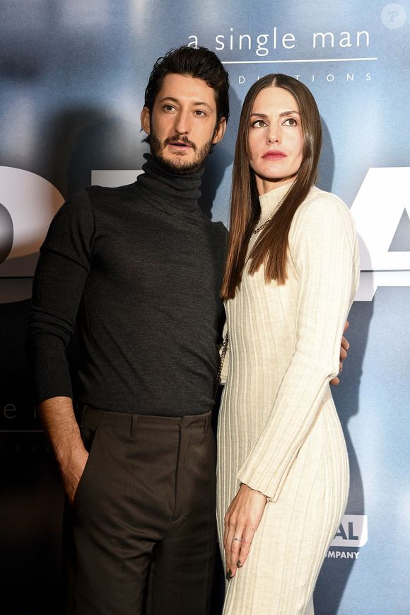 Pierre Niney et sa compagne Natasha Andrews à la première du film "Goliath" au cinéma UGC Normandie à Paris
© Pierre Perusseau/Bestimage