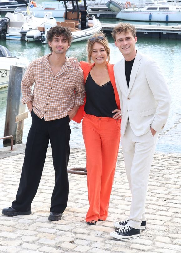Maxime Lelue, Shirley Bousquet et Hector Langevin lors du photocall du 'Demain nous appartient'' lors du 27ème Festival de la Fiction de la Rochelle, France, le 19 septembre 2025. © Denis Guignebourg/Bestimage