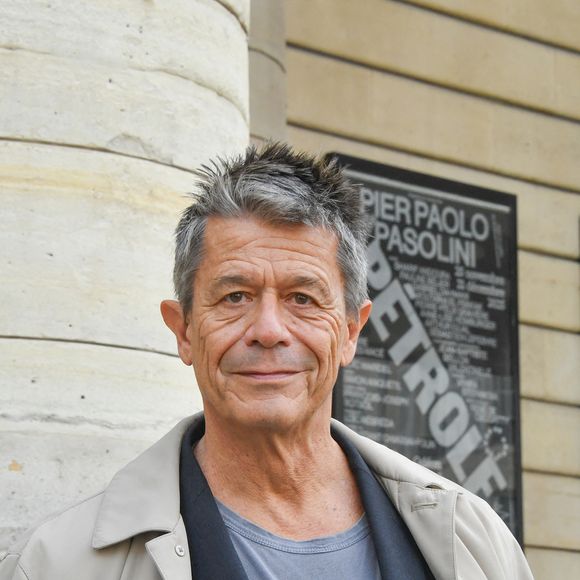 Emmanuel Carrère a reçu le prix Médicis pour son roman Kolkhoze, publié chez P.O.L.
Emmanuel Carrère - E.Carrère ("Kolkhoze") et N.Allan ("Les bons voisins"), lauréats respectifs du "Prix Médicis" et du "Prix Médicis Etranger" au restaurant La Méditerranée à Paris, le 5 novembre 2025. 
© PixPlanete / Bestimage