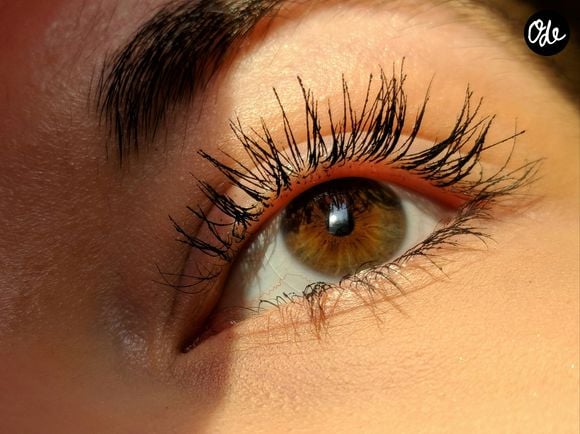 Les cils paraissent ainsi plus recourbés, mieux séparés et le regard semble naturellement plus ouvert.

© Aleks / Unsplash