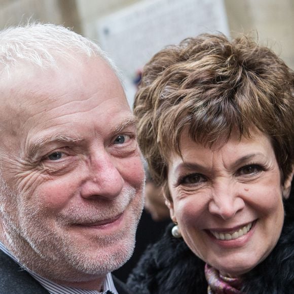 Leur union était décalée, presque "parodique" selon eux
Exclusif - Catherine Laborde et son mari Thomas Stern - Catherine Laborde a epouse son compagnon de longue date Thomas Stern, publicitaire, samedi 9 novembre 2013 a la mairie du 2e arrondissement de Paris, en presence de ses amis les plus proches.