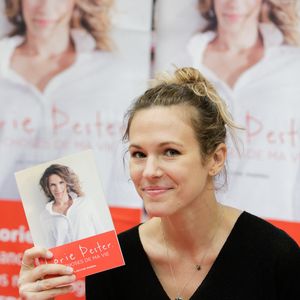 La chanteuse et actrice française Lorie Pester dédicace son livre Les Choses De Ma Vie à l'hypermarché Carrefour Anglet / Biarritz le 27 octobre 2018 à Anglet, France. Photo by Thibaud Moritz/ABACAPRESS.COM