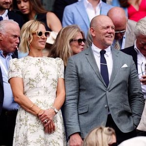 Zara Tindall et Mike Tindall lors de la dixième journée des championnats de Wimbledon 2024 au All England Lawn Tennis and Croquet Club, à Londres. Photo by  Mike Egerton/PA Wire.