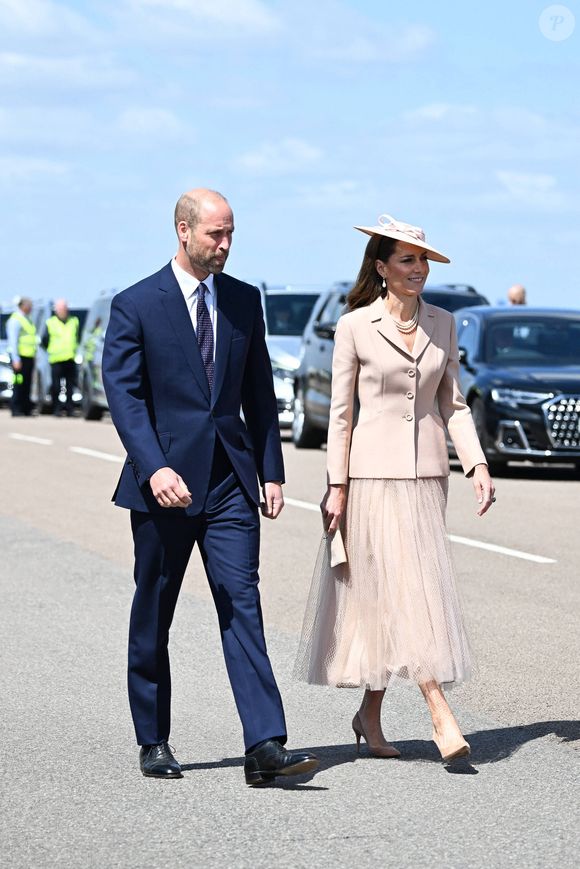 Le prince William, prince de Galles, et Catherine (Kate) Middleton, princesse de Galles, accueillent le couple présidentiel français le président Emmanuel Macron et sa femme la Première Dame Brigitte Macron à l'aéroport Station RAF de Northolt, à Ruislip, Royaume Uni, le 8 juillet 2025. © Jeanne Accorsini/Pool/Bestimage