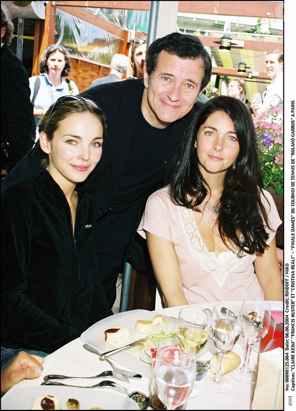 Claire Keim, Francis Huster et Christina Reali - Finale dames du Tournoi de Roland Garros à Paris, 2004. (AGENCE / BESTIMAGE).