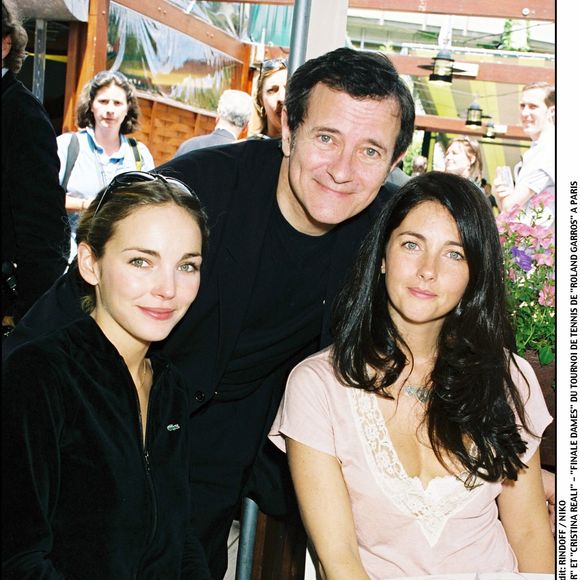 Claire Keim, Francis Huster et Christina Reali - Finale dames du Tournoi de Roland Garros à Paris, 2004. (AGENCE / BESTIMAGE).