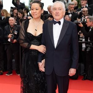 Mieux, ils ont accueilli une petite fille, Gia, née en avril 2023.

Tiffany Chen et son compagnon Robert De Niro - Montée des marches du film « Partir un jour » pour la cérémonie d’ouverture du 78ème Festival International du Film de Cannes, au Palais des Festivals à Cannes. Le 13 mai 2025
© Olivier Borde / Bestimage