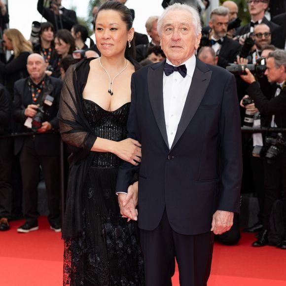 Mieux, ils ont accueilli une petite fille, Gia, née en avril 2023.

Tiffany Chen et son compagnon Robert De Niro - Montée des marches du film « Partir un jour » pour la cérémonie d’ouverture du 78ème Festival International du Film de Cannes, au Palais des Festivals à Cannes. Le 13 mai 2025
© Olivier Borde / Bestimage