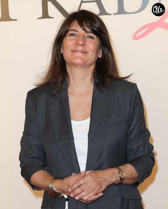 Estelle Denis voit l'émission emblématique des années 1990-2000 annulée faute d’audience après seulement quelques mois d’antenne.

Estelle Denis - Première du film "Le Diable s'habille en Prada (The Devil wears Prada 2)" au cinéma Le Grand Rex à Paris, le 27 avril 2026.
© Guirec Coadic/Bestimage