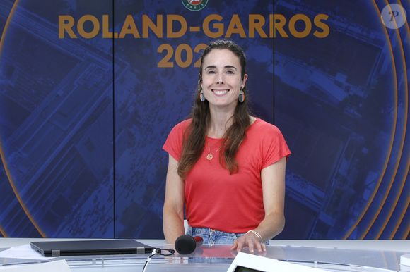 Autre sportive attendue : l'ex-joueuse de tennis Alizé Cornet.

Exclusif - Alizé Cornet a arrêté sa carrière et devient « consultante » avec L. Luyat - Plateau de France Télévision lors des Internationaux de France de Tennis de Roland Garros 2024 - Jour 09 à Paris le 03 Juin 2024. 

© Bertrand Rindoff / Bestimage