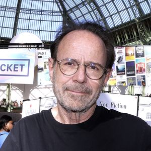 À 64 ans, l’écrivain français le plus lu au monde a troqué Paris pour la Grosse Pomme. Installé à New-York depuis 16 ans, l'auteur a réalisé son rêve.

Marc Levy - Festival du Livre de Paris au Grand Palais à Paris.

© Cédric Perrin / Bestimage