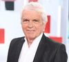 Fait rare, elle sera accompagnée de l'homme qui partage sa vie, le journaliste Claude Sérillon.

Exclusif - Claude Serillon lors de l'enregistrement de l'émission Vivement dimanche au studio Rive gauche, présentée par M.Drucker, diffusée sur France 3 le 17 mai 2026, à Paris, France, le 21 avril 2026. © Guillaume Gaffiot/Bestimage
