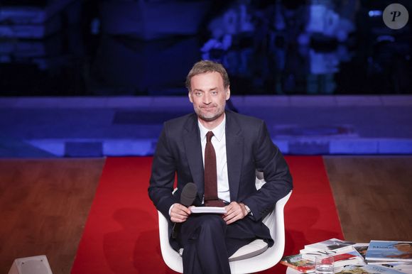 Exclusif - Augustin Trapenard sur le plareau de l'émission "La Grande Librairie" diffusée le 22 mai, lors du 77ème Festival International du Film de Cannes le 20 mai 2024.  © Jack Tribeca / Bestimage