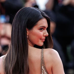 Cette création vieille de plus de 30 ans semblait pourtant particulièrement moderne sur le tapis rouge.

Kendall Jenner sur le tapis rouge du film ''Wild Horse Nine,'' au 83eme Festival de Venise. © Marco Barada/SOPA Images via ZUMA Press Wire