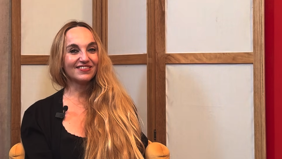 Chloé Mons, invitée de l'émission, Entre vous et moi.