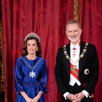Letizia d’Espagne sort le grand jeu : robe bleu saphir et une tiare de plus de 100 ans