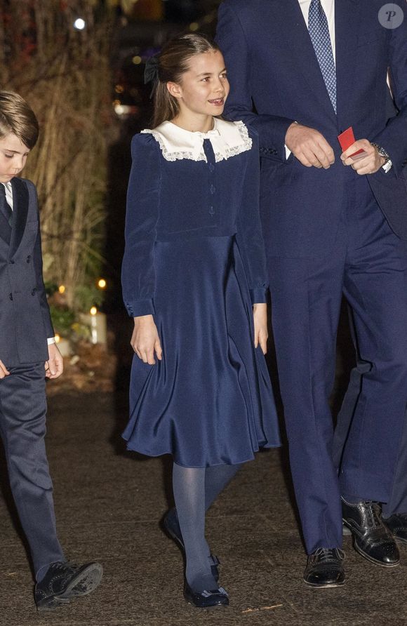 "L’amour et la connexion à travers la musique", a commenté la princesse de Galles en légende de cette séquence suspendue qui a touché le public bien au-delà du cadre royal.

Le prince William (Le prince William, prince de Galles), le prince de Galles, Catherine, princesse de Galles (Catherine "Kate" Middleton, princesse de Galles), le prince George (Le prince George de Galles), le prince Louis (Le prince Louis de Galles) et la princesse Charlotte (La princesse Charlotte de Galles) assistent à la cérémonie de chants "Together At Christmas" à l'abbaye de Westminster. @Backgrid UK/ Bestimage