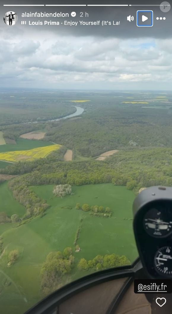 Depuis l'engin, Alain-Fabien Delon n'a pas manqué d'immortaliser la vue panoramique à couper le souffle : preuve à l'appui !

Alain-Fabien Delon immortalise sa virée en hélicoptère sur Instagram ce mardi 15 avril 2025 (Capture d'écran).