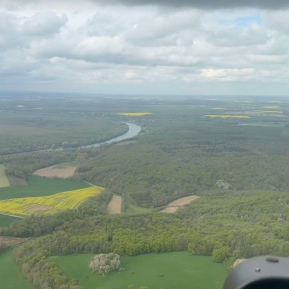 Depuis l'engin, Alain-Fabien Delon n'a pas manqué d'immortaliser la vue panoramique à couper le souffle : preuve à l'appui !

Alain-Fabien Delon immortalise sa virée en hélicoptère sur Instagram ce mardi 15 avril 2025 (Capture d'écran).