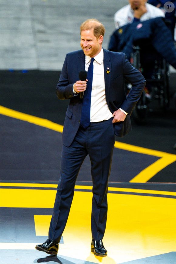 Néanmoins, pour l'heure, aucune piste concrète ne semble avoir été validée.

Le prince Harry assiste à la cérémonie d'ouverture des "Invictus Games Vancouver Whistler 2025" au Canada, le 8 février 2025.

Photo : Backgrid USA / Bestimage
