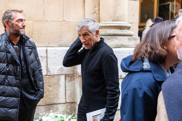 Nagui et son épouse Mélanie Page se sont rendus à Saint-Tropez pour assister à la cérémonie organisée en hommage à une figure emblématique de la ville.

Exclusif - Nagui - Obsèques de Patrice de Colmont, propriétaire du Club 55, en l'Eglise de Saint-Tropez. 
© Florian Escoffier / Nice Matin / Bestimage