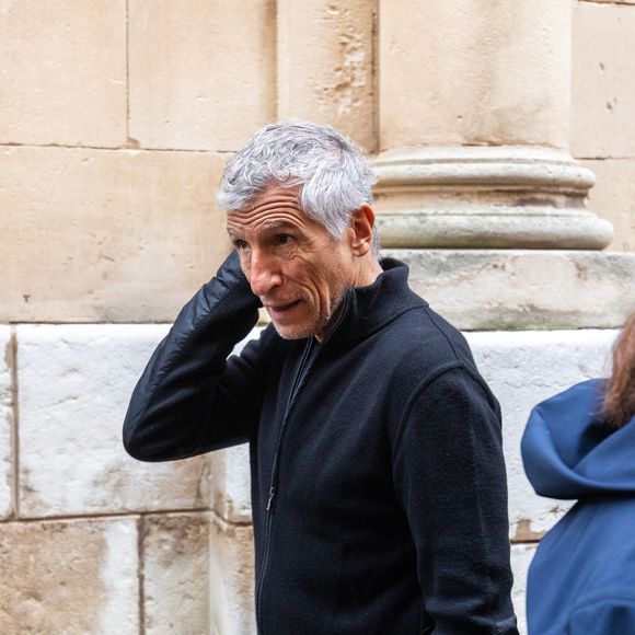 Nagui et son épouse Mélanie Page se sont rendus à Saint-Tropez pour assister à la cérémonie organisée en hommage à une figure emblématique de la ville.

Exclusif - Nagui - Obsèques de Patrice de Colmont, propriétaire du Club 55, en l'Eglise de Saint-Tropez. 
© Florian Escoffier / Nice Matin / Bestimage