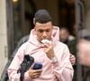 Pour commencer cette nouvelle vie en Espagne, il a acheté une luxueuse maison dans le quartier très huppé de La Finca.

Kylian Mbappé quitte l'hôtel Royal Monceau, lors de la Fashion Week à Paris (PFW), le 6 mars 2026.
© Yehiel Chekroune / Bestimage