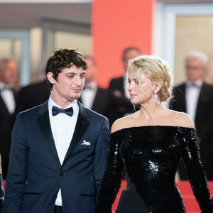 Niels Schneider et sa compagne Virginie Efira - Descente des marches du film "Sibyl" lors du 72ème Festival International du Film de Cannes. Le 24 mai 2019
© Borde / Bestimage