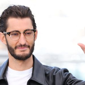 L'acteur ne s'imagine plus retourner vivre en ville.

Pierre Niney au 79e Festival de Cannes, à Cannes, en mai 2026. Photo de Jérôme Dominé/ABACAPRESS.COM