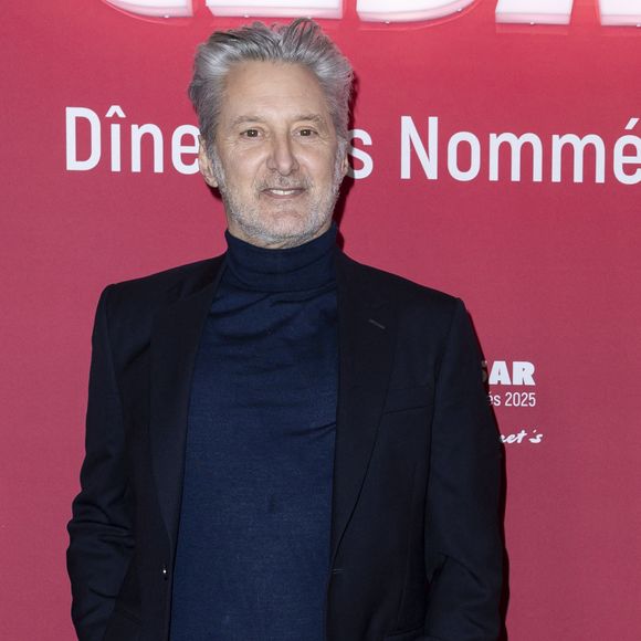 Antoine de Caunes - Photocall du dîner des nommés 2025 pour la cérémonie des Cesar au Fouquet's à Paris le 10 février 2025 © Olivier Borde /Bestimage