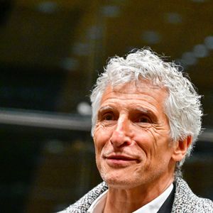 Le présentateur de télévision et producteur audiovisuel Nagui assiste à une audition de la Commission d'enquête parlementaire sur la neutralité, le fonctionnement et le financement du service public de radiodiffusion français à l'Assemblée nationale, à Paris, France, le 1er avril 2026.

© Christian Liewig/Bestimage